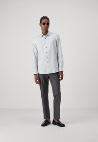 OLYMP Level Five Businesshemd - kitt