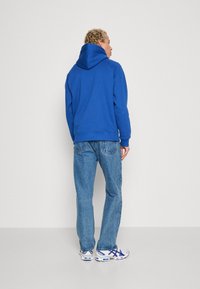 Carhartt WIP HOODED CHASE - Felpa - acapulco blue