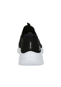 Svart sneaker med teksturert overdel, myk hvit såle og hengeløkke. Har en logo på hælen og en slip-on design.