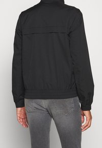 Calvin Klein Jeans Lehká bunda - black