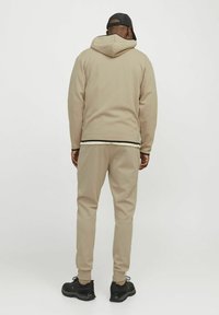 Jack & Jones JPSTWILL JJFUSION  - Træningsbukser - crockery
