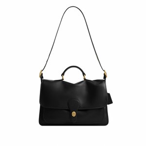 Borsa a tracolla in pelle nera con manico superiore, tracolla lunga regolabile e chiusura a girello in tono oro sulla patta frontale.