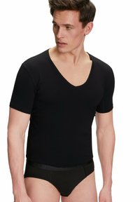 Zwarte korte mouwen V-hals t-shirt gemaakt van gladde stof, met een aansluitend ontwerp, een vlakke halslijn en subtiele stikseldetails.