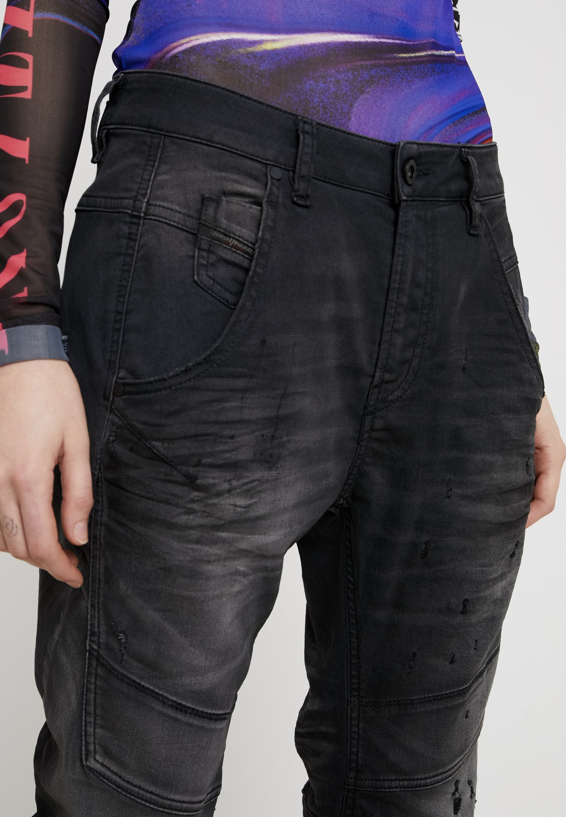 diesel fayza ne jogg jeans