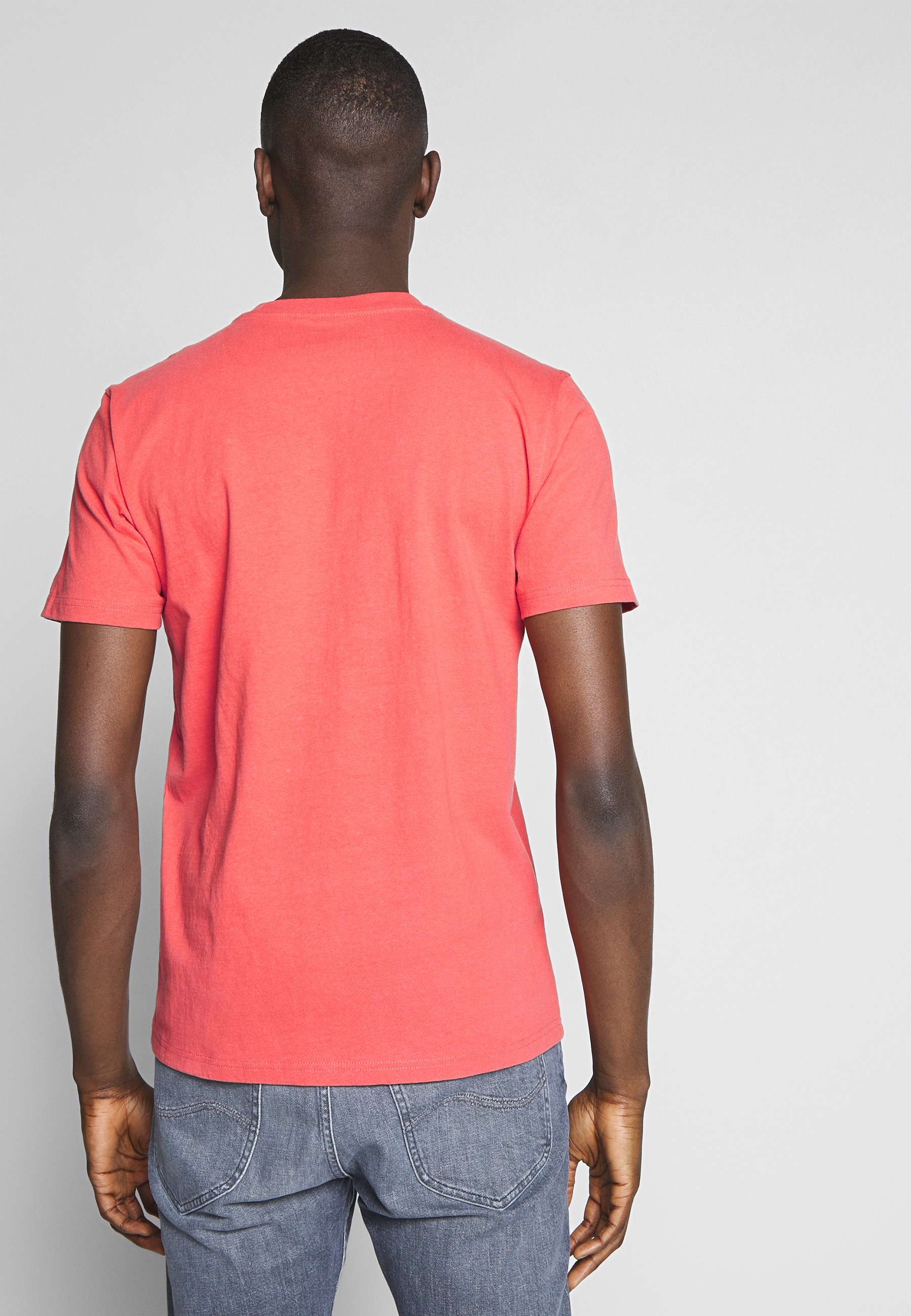 Lee POCKET TEE T shirts red Zalando.no Lee SHAPED TEE - T-shirts - red