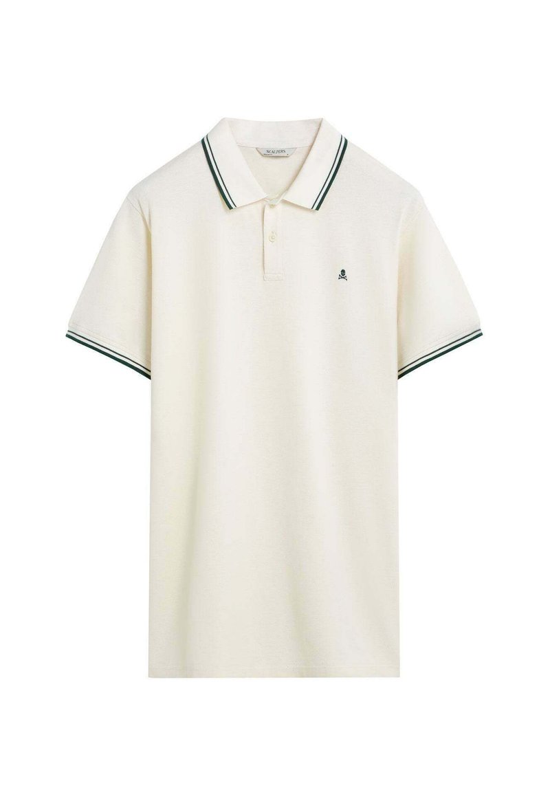 Camisa polo blanca de algodón, con un collar clásico, detalles a rayas verdes en el cuello y las mangas, y un pequeño logo en el pecho.
