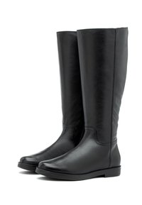 Czarne skórzane wysokie botki do kolan o gładkiej fakturze, zaokrąglonym czubku i niskiej gumowej podeszwie; minimalne przeszycia po bokach.