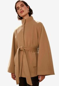 REGULAR FIT - BELTED - Cape - camel