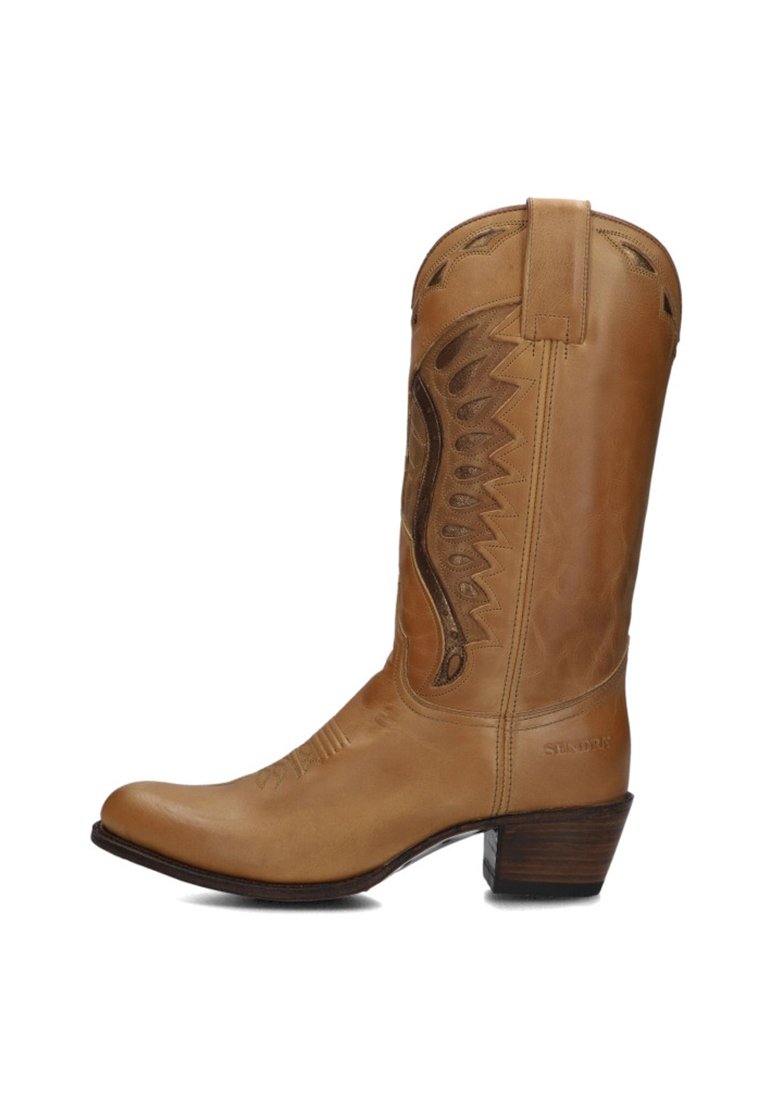 Tan leren cowboylaars met ingewikkelde bruine stiksels en een smalle, puntige neus. Heeft een decoratief ontwerp op de schacht en een gestapelde hak.