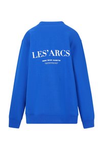 Blauwe sweatshirt met een ronde hals en lange mouwen. Tekst op de achterkant luidt "LES'ARCS" en "NEW BAD HABITS" in het wit. Zachte stof textuur.