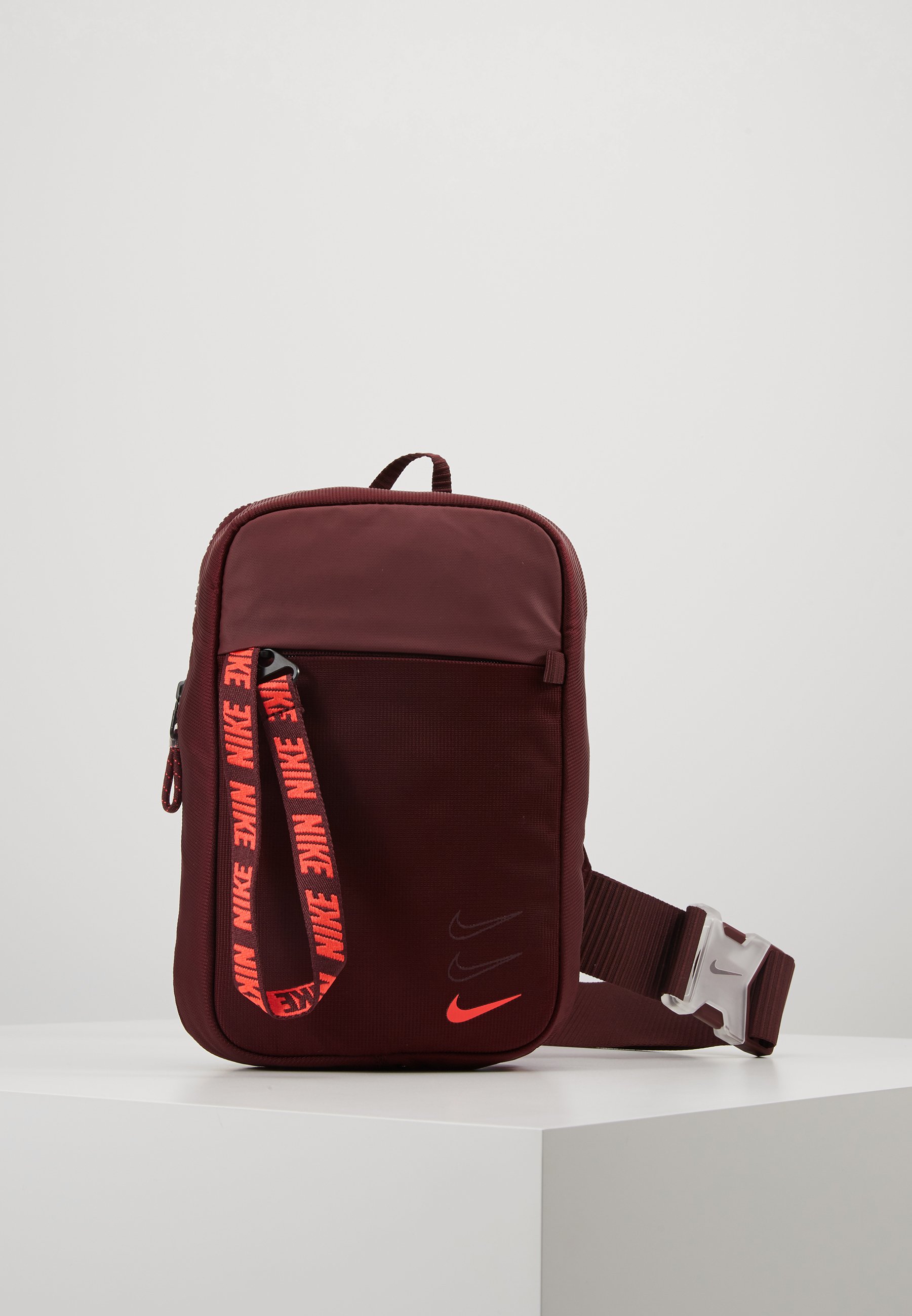 maroon nike bag