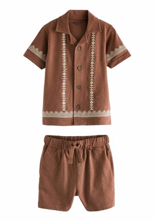 SHORT SLEEVE PATTERN SET - REGULAR FIT - Šortai - rust brown