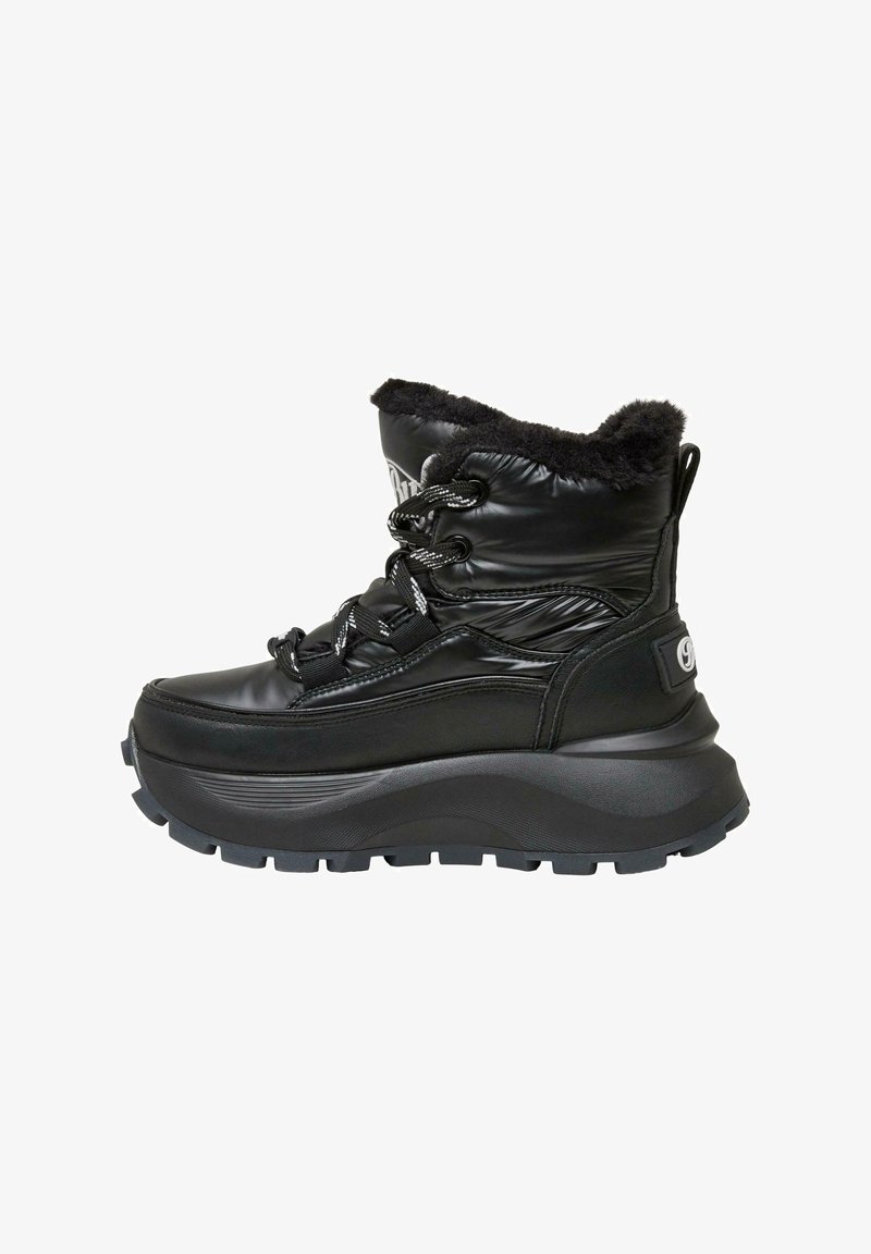 Botas de tobillo aislantes negras con acabado brillante, textura acolchada, collar de piel sintética, lengüeta acolchada y suela de goma gruesa con profundo dibujo.