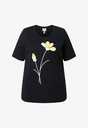 Camiseta negra de manga corta con cuello redondo, que presenta un diseño sencillo de flor amarilla y blanca en el frente.