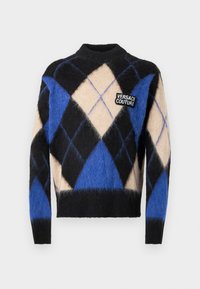 Zwart, beige en blauwe fuzzy argyle trui met geribbelde manchetten en zoom, met een "Versace Couture" patch op de borst.