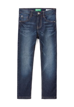 Jeans de mezclilla azul oscuro con un corte recto. Las características incluyen cinco bolsillos, costuras visibles y un leve efecto de desvanecimiento en las piernas.