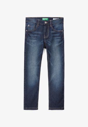 Jeans de mezclilla azul oscuro con un corte recto. Las características incluyen cinco bolsillos, costuras visibles y un leve efecto de desvanecimiento en las piernas.