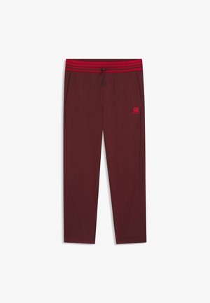 Bordeauxkleurige sweatpants met een elastieken tailleband met rode strepen. Bevat zijzakken en een klein geborduurd logo op de linker bovenbeen.