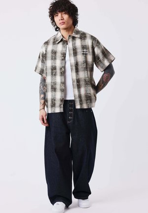 Project X Paris, CHEMISE HOMME À MOTIF CARREAUX AVEC BRODERIE AU DOS - Overhemd - noir