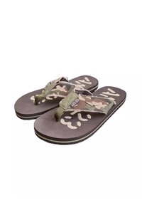 Infradito con motivo mimetico, dotati di cinturini in tessuto e suola in gomma marrone scuro, caratterizzati da un fondo testurizzato e una stampa del logo.