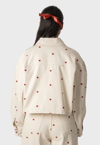 Kaotiko POCKETS MULTIHEART - Traper jakna - ivory