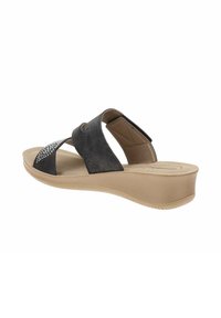 Infradito neri in suede con fasce incrociate, decorate con strass, suola a zeppa beige elevata e soletta testurizzata per il comfort.