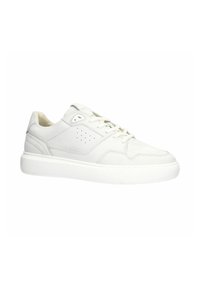 Witte sneaker met een soepele leren bovenkant, geperforeerde accenten aan de zijkanten en een gestructureerde rubberen zool. Vetersluiting met een ronde neus.