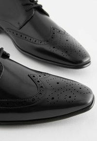 Next HIGH SHINE BROGUES - Pantofi eleganți cu șireturi - black