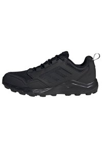 Zwarte sportieve schoenen met een bovenwerk van mesh, gestructureerde synthetische overlays en een robuuste zool. Voorzien van een trekhaak en zes oogjes voor veters.