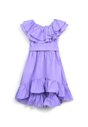 Robe en coton lavande avec des manches volantées et un ourlet en tiers. Présente une taille froncée et une texture lisse.