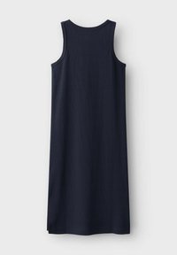 Jūras zila bez piedurknēm tērpa ar ribotu tekstūru, apaļu dekoltē un sānu šķeltnēm. Vienkārša, taisna silueta.