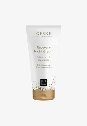 Vit tube med Geske Recovery Night Cream och guldackenter. Innehåller Q10, kollagen och arganoljekomplex. Texturerat lock i basen.