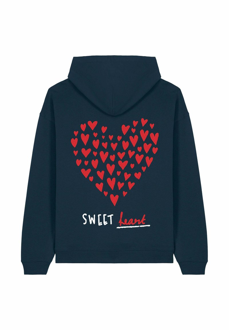 Námornícky modrá mikina s kapucňou s grafickým vyobrazením červeného srdca z malých srdiečok. Obsahuje text "SWEET heart" v bielej a červenej farbe, vyrobená z bavlnenej zmesi.