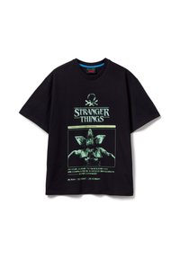Černé bavlněné tričko s zeleným grafickým potiskem Demogorgona a nápisem "Stranger Things". Krátké rukávy a volný střih.