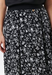 Maison Form'elle FLORAL - Gonna a campana - black
