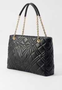 Borsa a tracolla nera trapuntata in pelle, con catena dorata e manici in pelle, dotata di un dettaglio centrale con logo in rilievo.