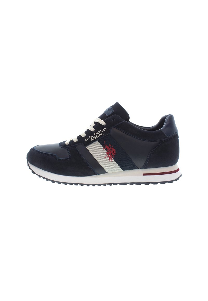 Marynarskie buty sportowe z zamszową i skórzaną cholewką, białymi i niebieskimi paskami, białymi sznurówkami, wyszywaną logotypem oraz gumową podeszwą z wzorem antypoślizgowym.