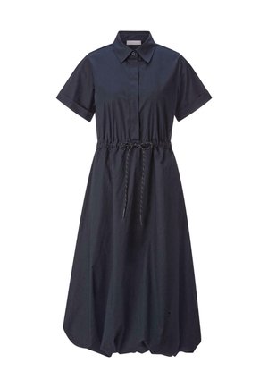 Granatowa sukienka midi z krótkimi rękawami, zapięciem na guziki z przodu, pasem z sznurkiem w talii oraz luźnym krojem. Gładki, teksturowany materiał.