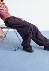 adidas Originals Träningsbyxor - dark purple