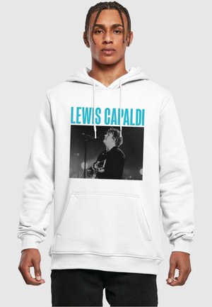 Hvid hoodie med et stort sort-hvidt grafisk billede af en kunstner og teksten "LEWIS CAPALDI" i turkis ovenfor. Inkluderet kengurulomme.