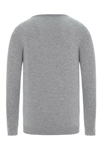 Grauer langärmeliger Pullover aus weichem Strickstoff. Verfügt über einen runden Halsausschnitt sowie gerippte Bündchen und Saum. Glatte Textur ohne sichtbare Muster.