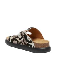 Sandali scivolati con stampa leopardata, con retro aperto, suola in gomma nera e footbed in sughero. Parte superiore morbida e testurizzata con dettagli a taglio.