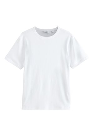 Bijela rebrasta pamučna majica kratkih rukava s okruglim izrezom, položena ravno, prikazuje prednju stranu i oznaku marke unutar ovratnika.