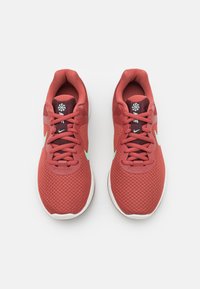 Nike Performance W NIKE REVOLUTION 6 - Tenisice za cestovno trčanje - canyon rust/mint foam/burgundy crush/summit white/med brown
