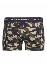 Kamikaze shorts met camouflageprint in beige, groen en marineblauw. Zachte stof met een zwarte elastische tailleband waarop "JACK & JONES" in witte letters is gedrukt.