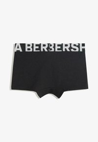 Fekete boxer alsó, puha anyagból készült, széles elasztikus derékkal, amelyen kontrasztos fehér logófelirat található.