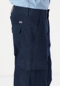Tommy Jeans JAIMIE LOOSE - Cargo trousers - dark night navy
