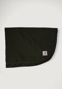 Gaiter pentru gât din material textil negru, cu o textură netedă, având o margine curbată și o etichetă mică, pătrată Carhartt cosută pe o parte.