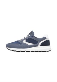 Basket bleu en daim avec un revêtement gris, des accents blancs et une semelle en caoutchouc noir. Les lacets sont blancs et la chaussure est dotée d'une cheville rembourrée pour plus de confort.