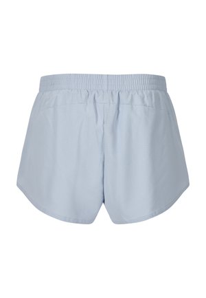 Lichtblauwe sportkorte broek met elastische tailleband en kleine perforaties in de stof, gezien van achteren.